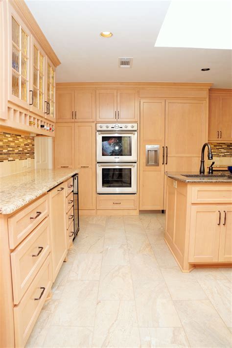 kitchen color schemes with stainless steel appliances and maple cabinets|light maple cabinet colors.